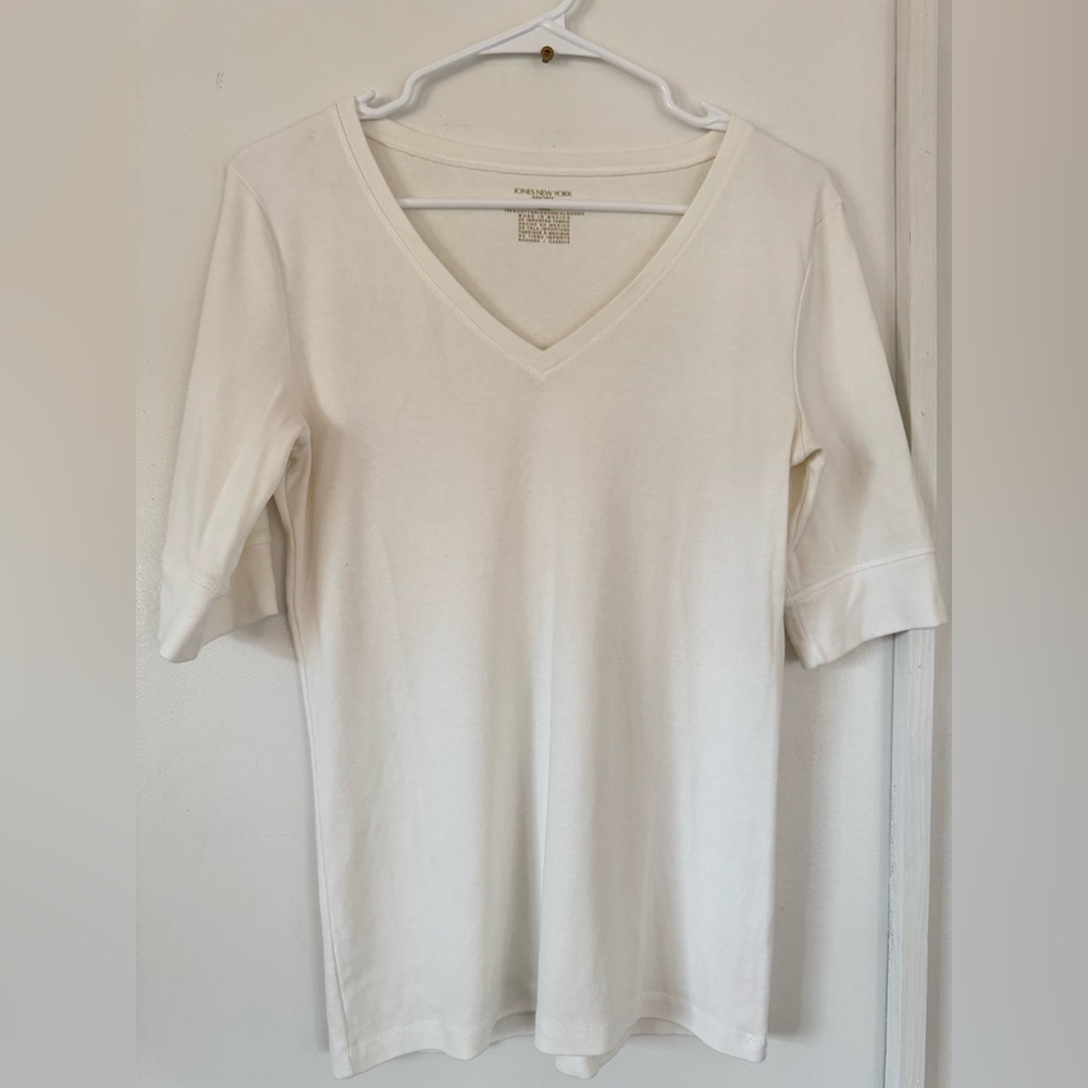 Jones New York Off-White V-Neck Short Sleeve Tee 100% cotton